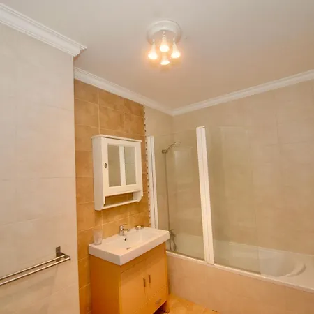 Tide - 3 Bedroom Within Beautiful Complex