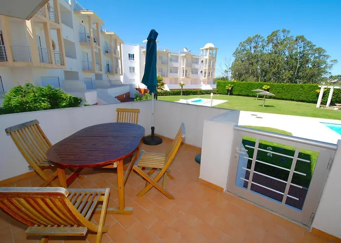 Tide - 3 Bedroom Within Beautiful Complex Apartment