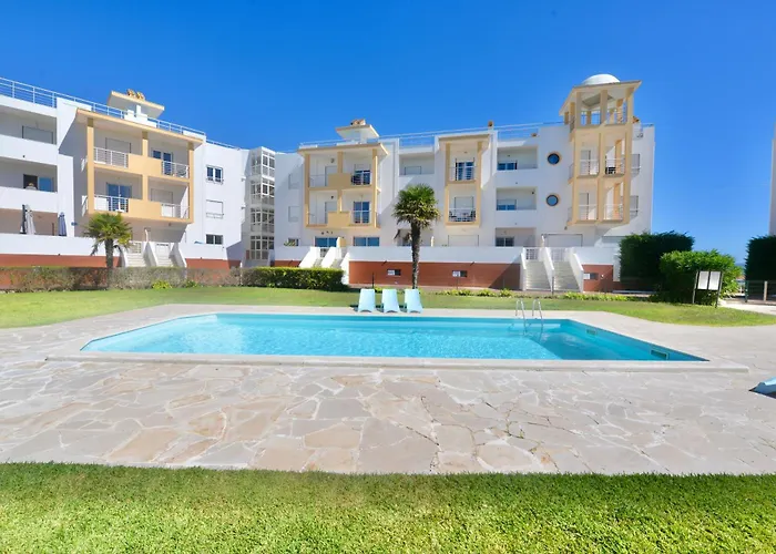 Tide - 3 Bedroom Within Beautiful Complex Apartment *